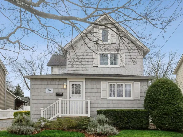 26 Hawley Avenue, West Islip, NY 11795