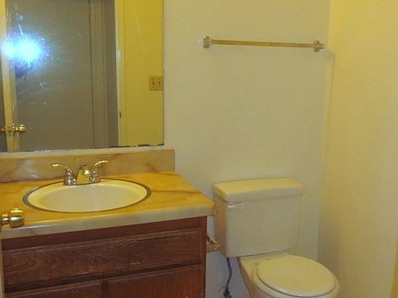 5th image of 691 Graves Ave APT D