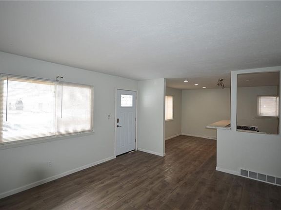4th image of 5706 Garfield Ave