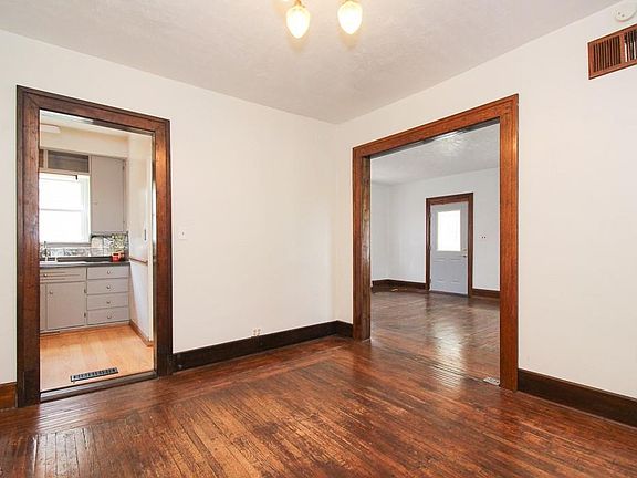 4th image of 554 Archdale Ave