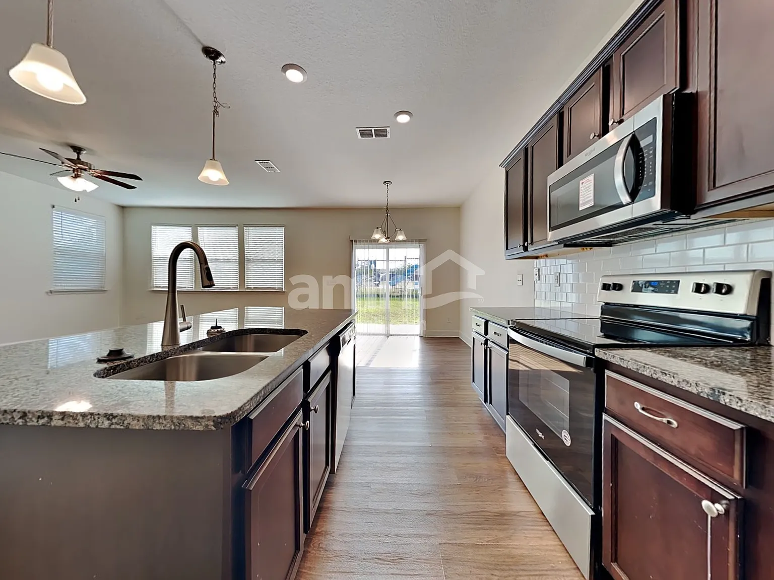 3 bed, 2.5 bath, 1838 sqft, $2,265 — Photo 3