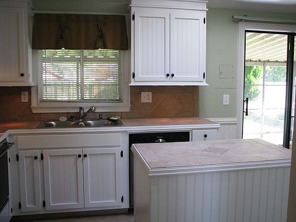 Kitchen with new tile