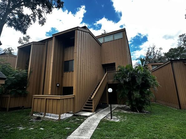 252 Crown Oaks Way