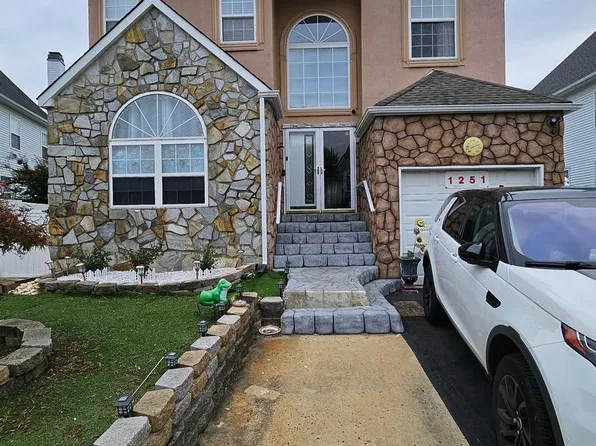 1251 Serota Pl, Philadelphia, PA 19115