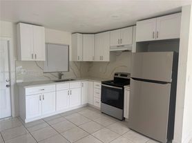 732 SW 6th St, Dania, FL