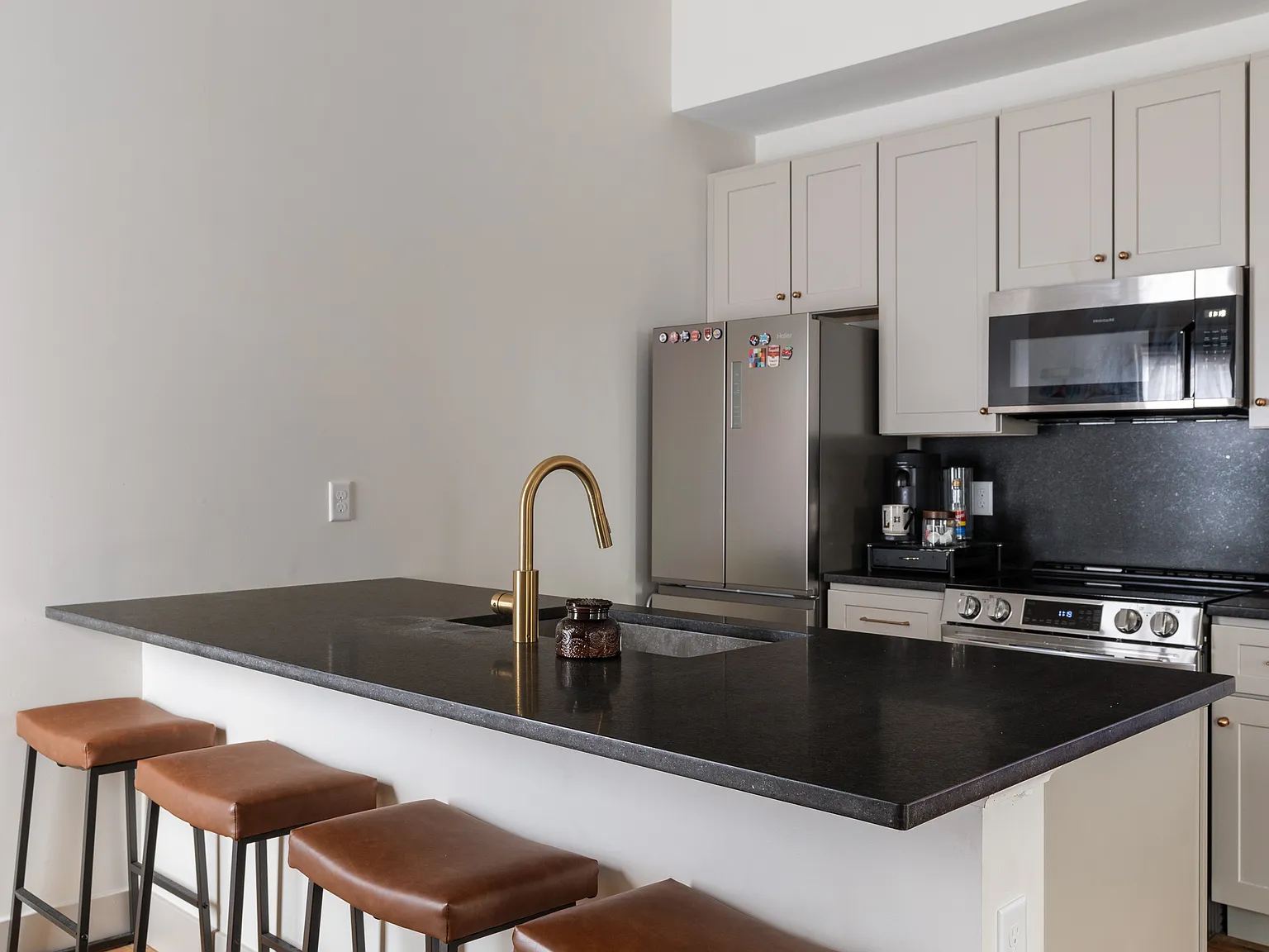 1 bed, 800 sqft, $1,225 — Photo 3