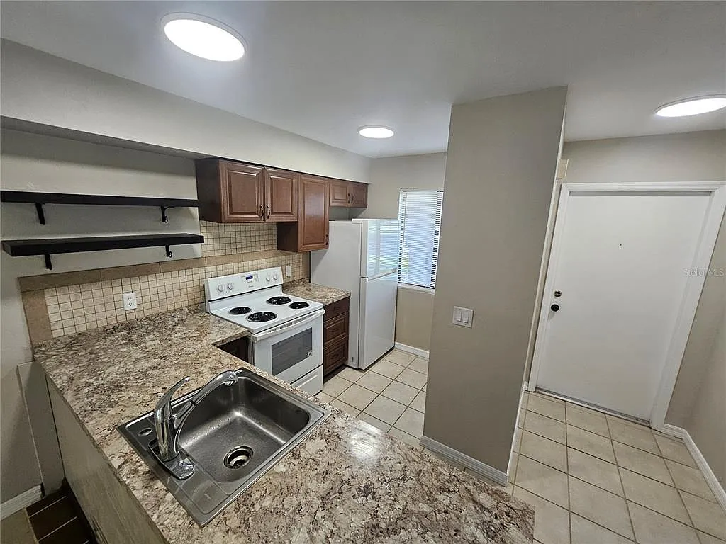 22523 Westchester Blvd — Photo 3