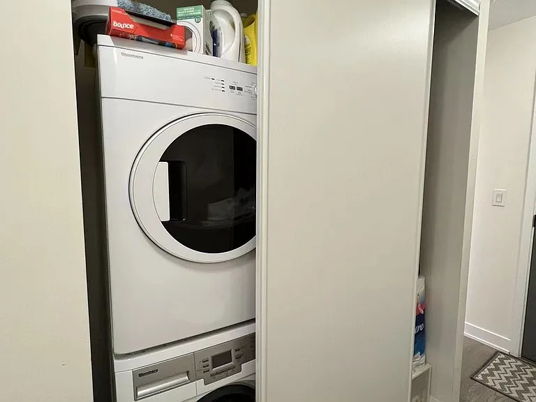 17 Dundonald St #904 — Photo 16