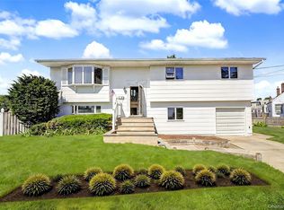 14 Laurel Pl, Bethpage, NY 11714