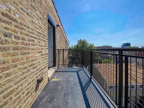 5th image of 1436 W Blackhawk St #3R