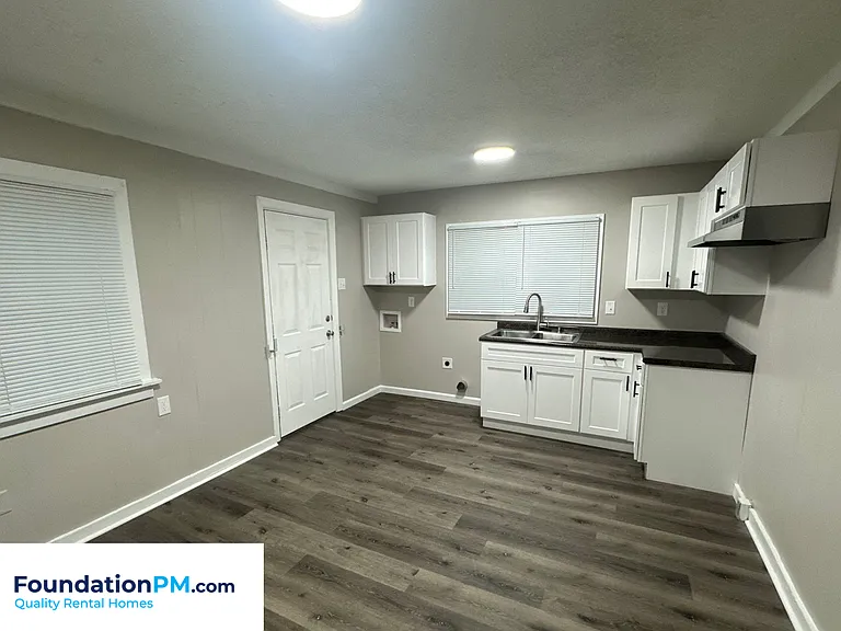 1711 S Sutton Dr — Photo 4