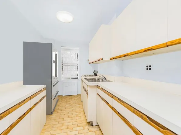 2835 Webb Avenue image 8 of 21