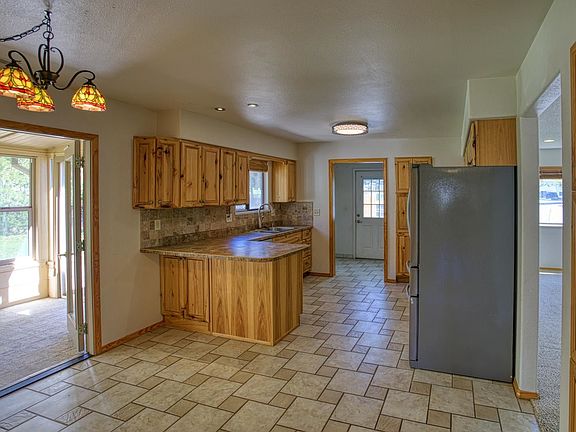 5th image of 780 Castle Dr