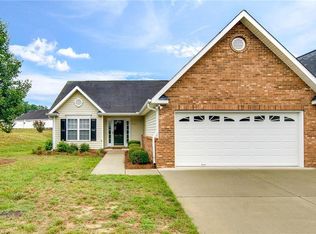 1045 Glyn Water Ln, High Point, NC 27265
