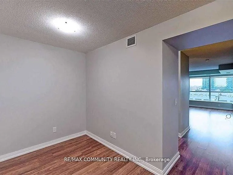 181 Village Green Sq #715 — Photo 4
