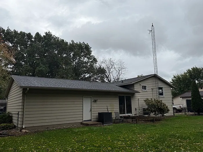 3 bed, 2.0 bath, 1484 sqft, $2,499 — Photo 4