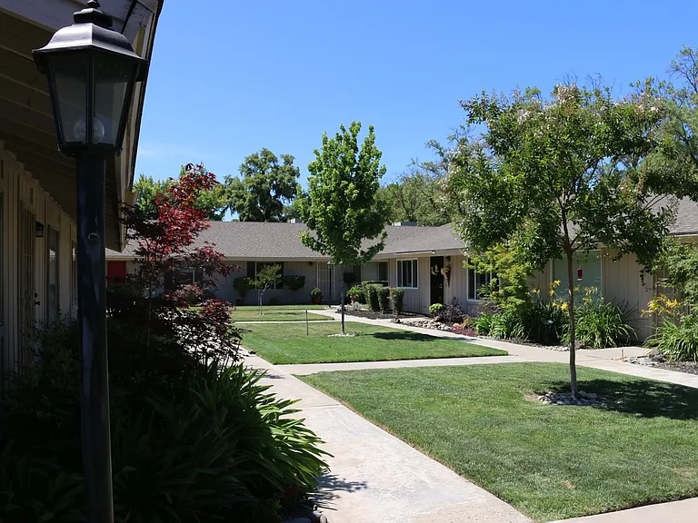 617 W Granger Ave #27 — Photo 2