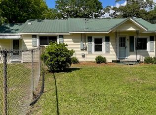15 Lake Dr, Manchester, GA 31816