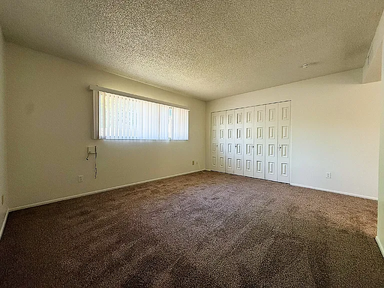 5208 W Calavar Rd — Photo 16