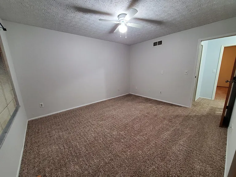 1001 Syracuse Ln — Photo 17
