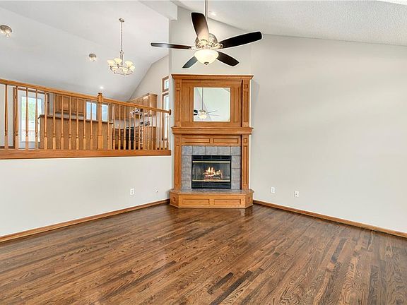 4th image of 146 W Colleen Dr