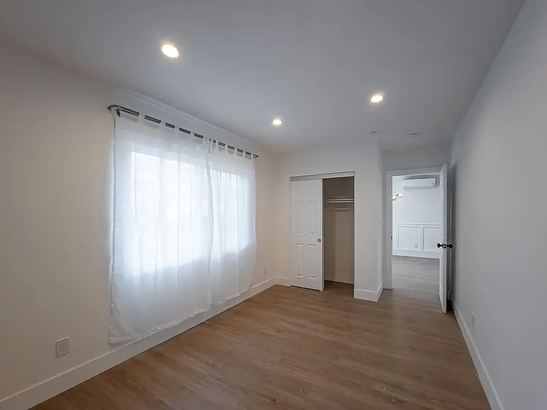 Newly Renovated 4BR Lamanda Park Units! — Photo 23