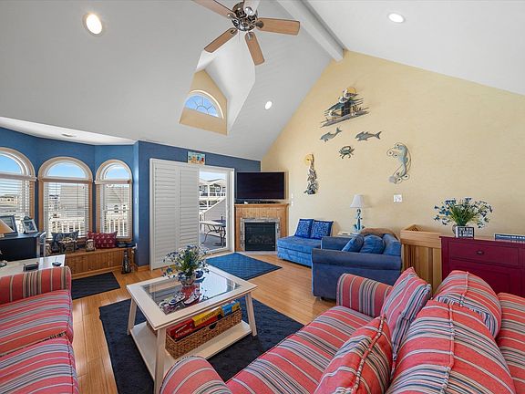 3rd image of 124 51st St W #Sea