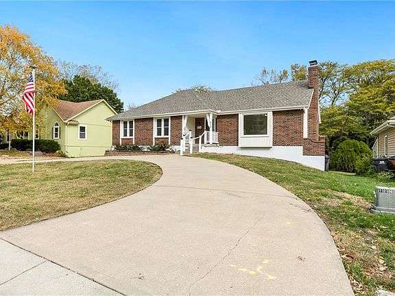 4th image of 510 NE Thames Dr