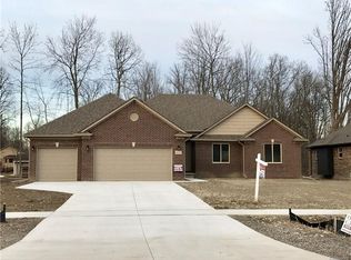 48629 Sugarbush Rd, Chesterfield, MI 48047