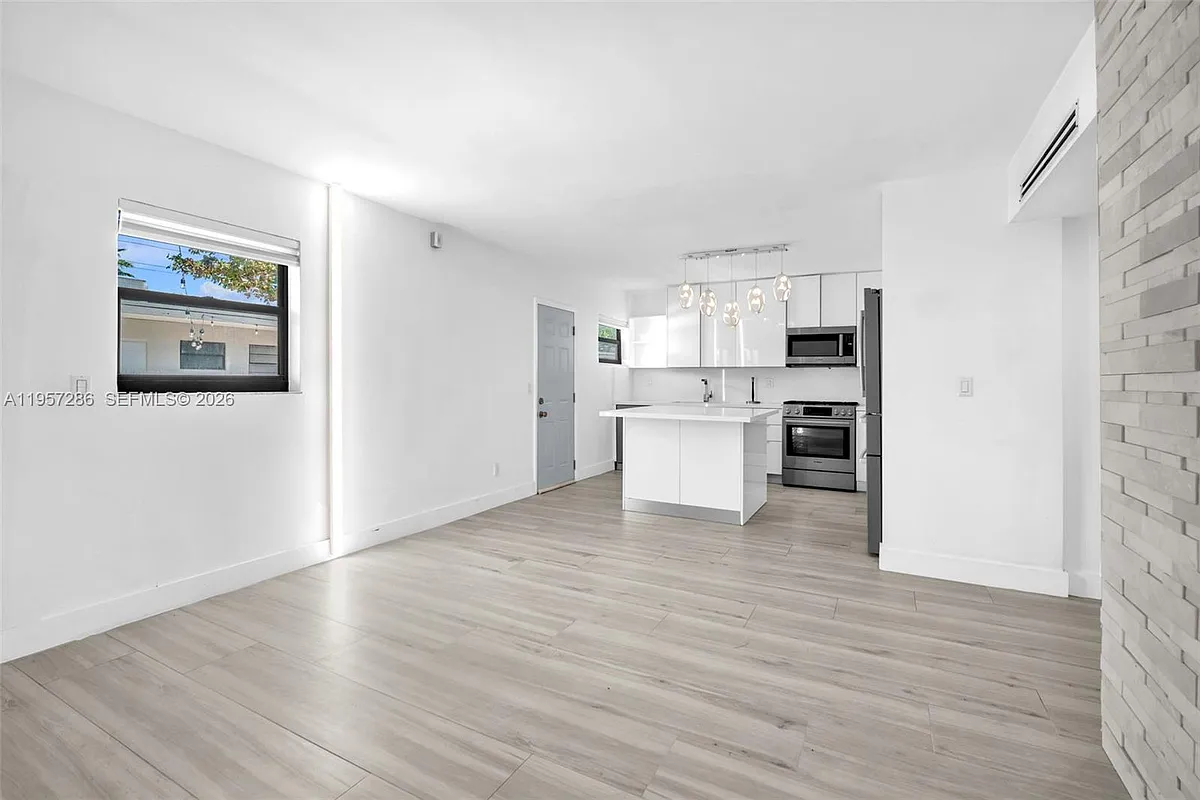 Building Photo - 3265 Virginia St #24