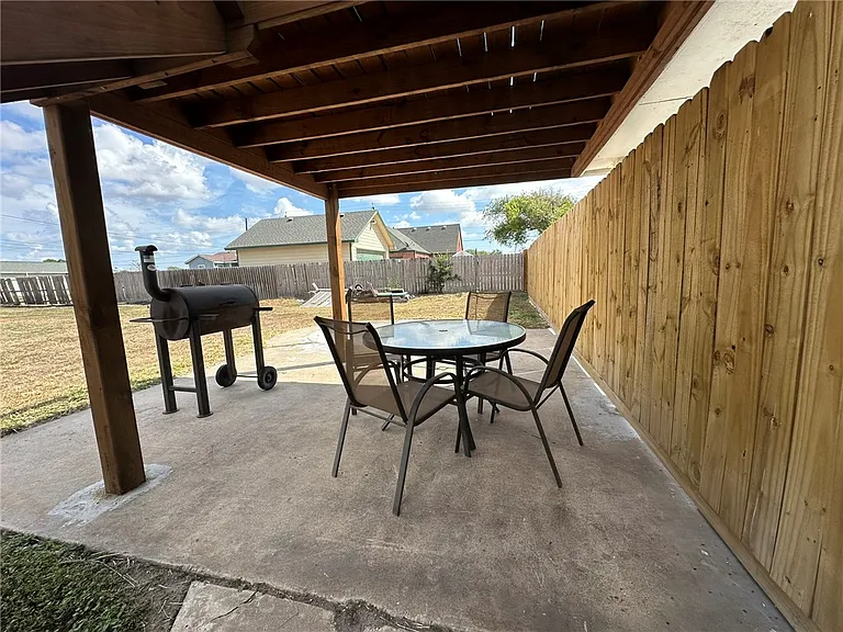 201 Volpe Cir — Photo 28