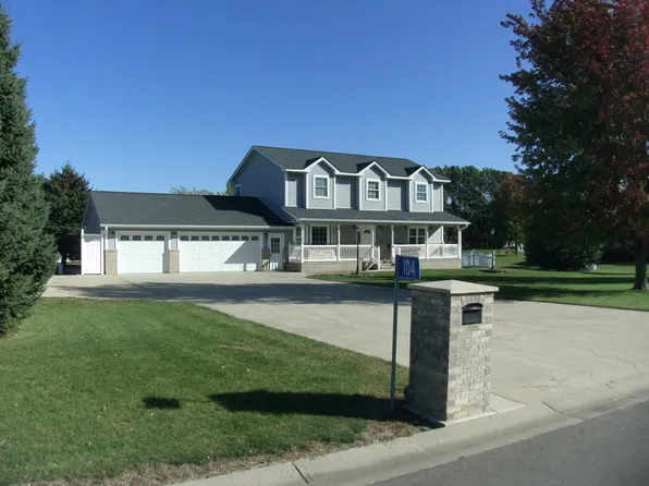 104 Little Rock Ave, Marshall, MN 56258