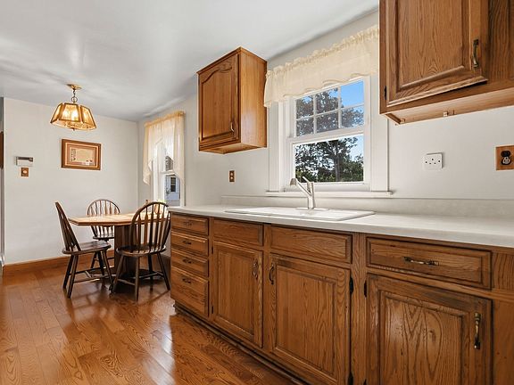 4th image of 8 Savoy Rd
