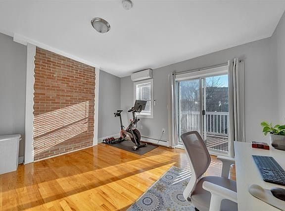 3rd image of 251.5 York St #2