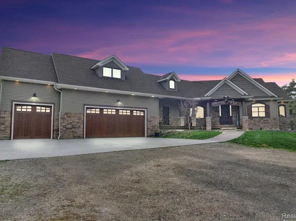 921 Pauline Dr, Lapeer, MI 48446