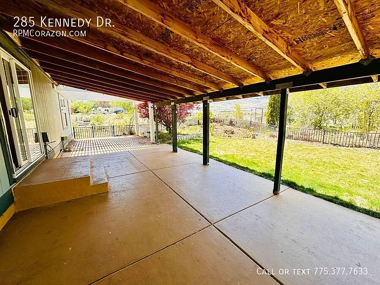 285 Kennedy Dr — Photo 12