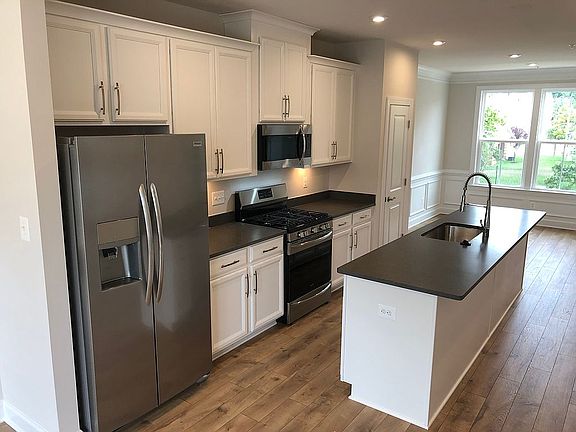 3rd image of 7226 Clagett Dr