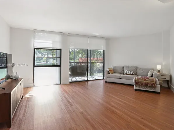 3101 N Country Club Dr, Aventura, FL