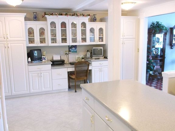 4th image of 143 Potter Dr