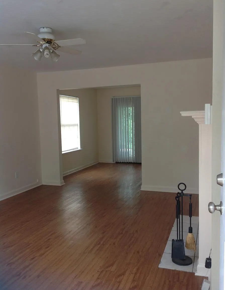 2 bed, 2.5 bath, 1092 sqft, $1,200 — Photo 2