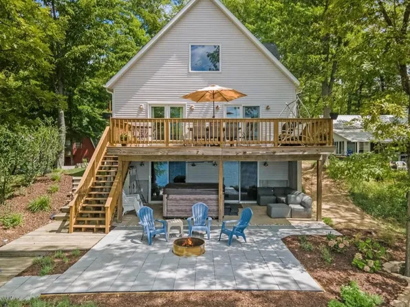 12045 N Lake St, Bitely, MI 49309