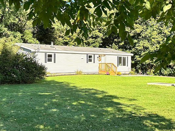 3rd image of 11389 N Lewis Rd
