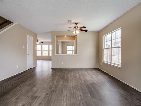 4th image of 925 Cattail Dr