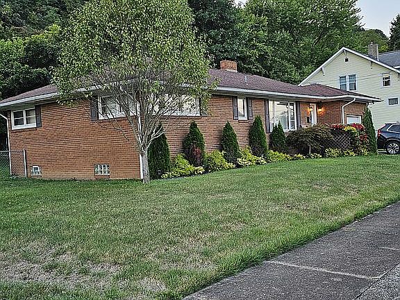 4th image of 310 Jefferson St