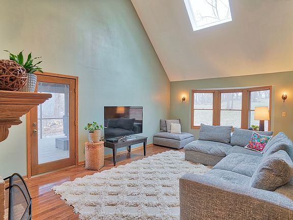 5th image of 34W840 Duchesne Dr