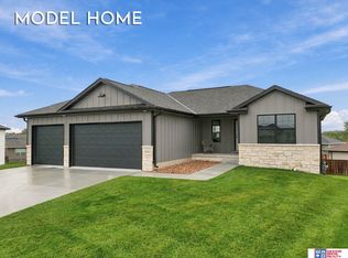 2736 Kinzie Cir, Lincoln, NE 68507