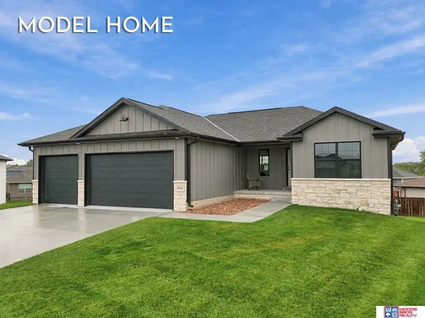 2736 Kinzie Cir, Lincoln, NE 68507