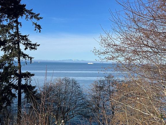 4th image of 211 Marine Drive