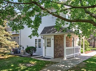 1063 Duckwood Dr APT 207, Eagan, MN 55123