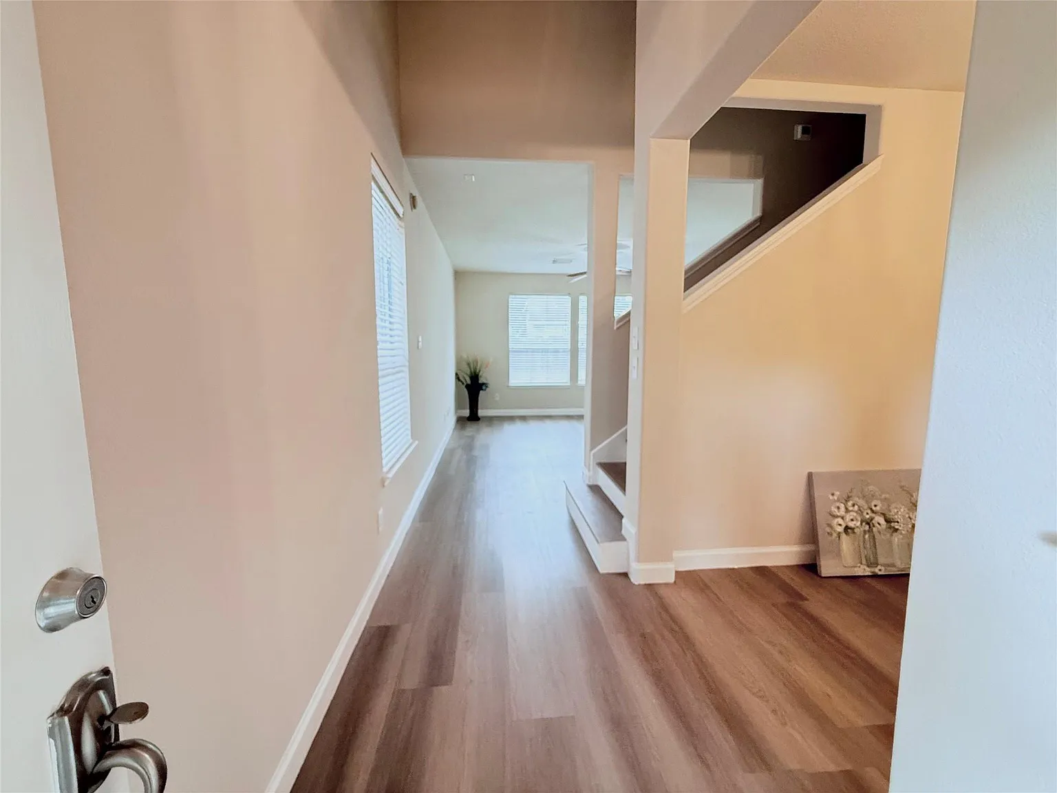 3 bed, 2.5 bath, 1954 sqft, $2,300 — Photo 3